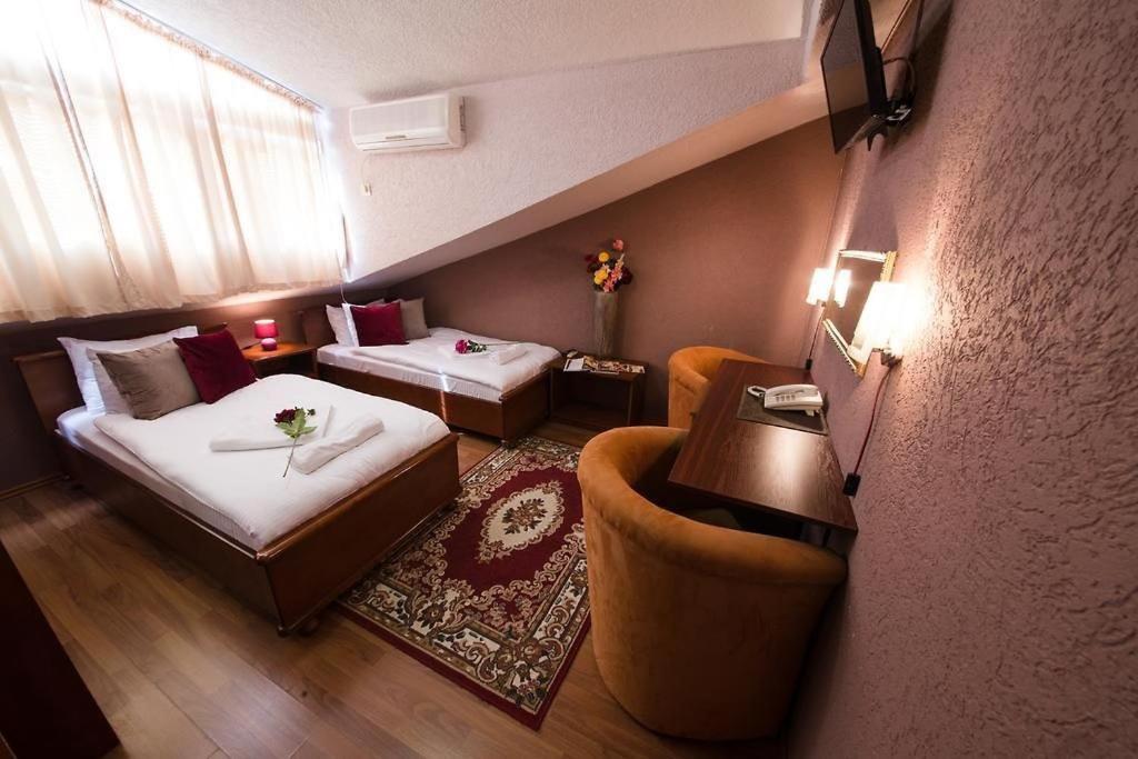 Hotel Ideall Podgorica Rum bild